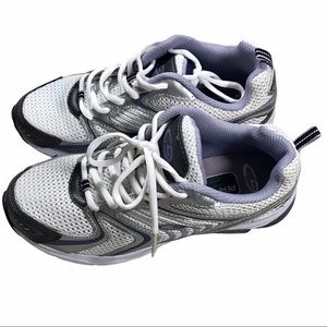 Champion White/Silver Commit Sneaker Sz 7.5.